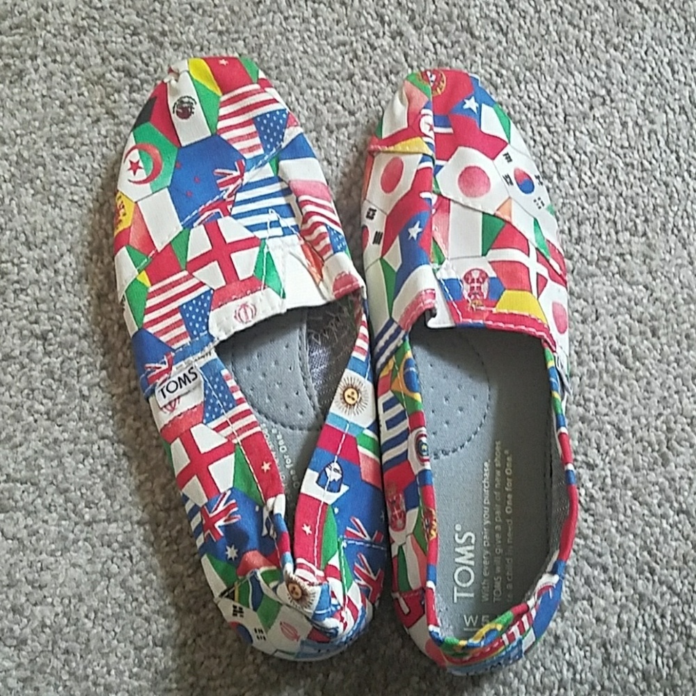 TOMS Women's size 5.5 World Flag slip-on shoes